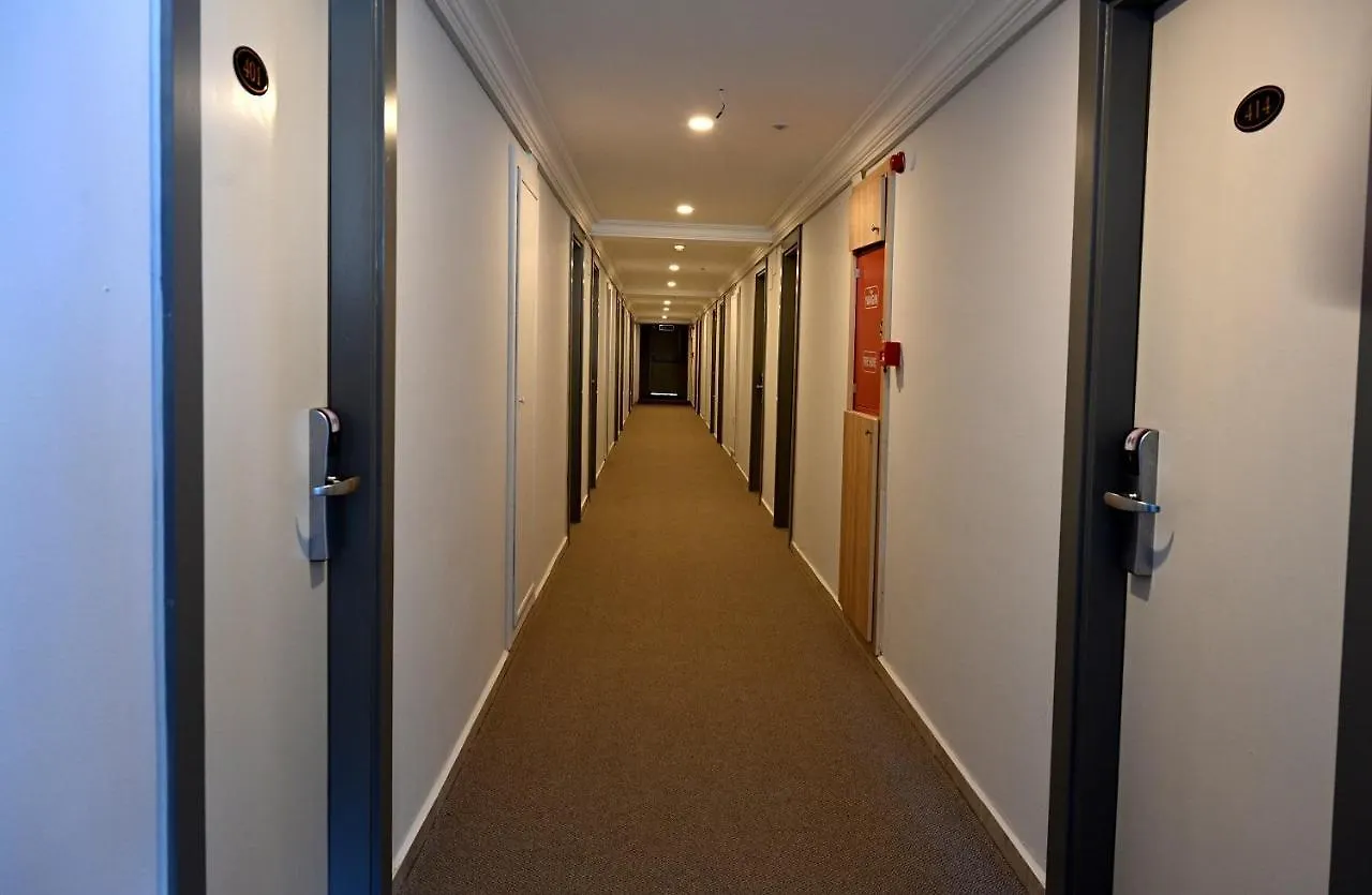 קוסדסי Roxx Royal Hotel