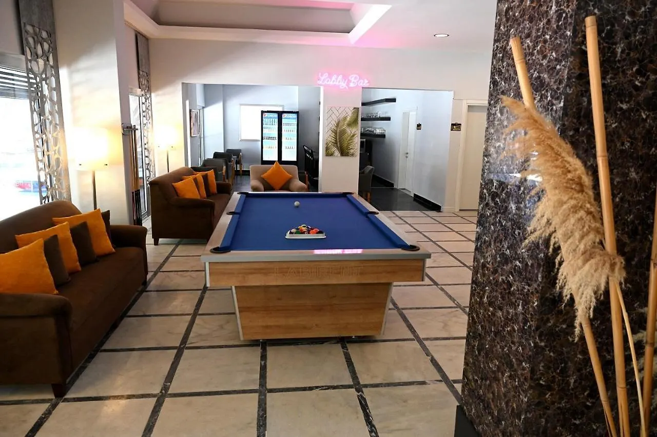 קוסדסי Roxx Royal Hotel