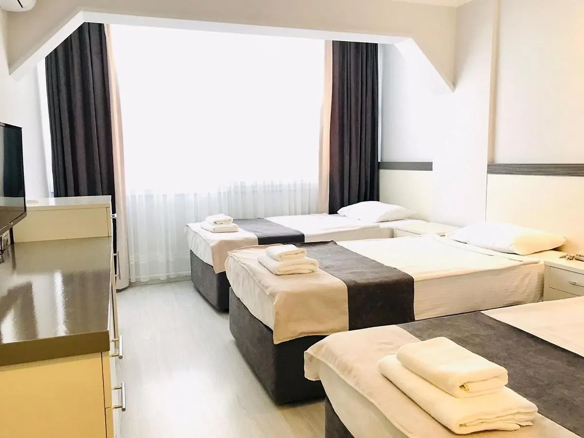 קוסדסי Roxx Royal Hotel
