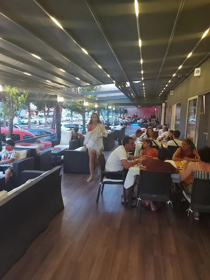 קוסדסי Roxx Royal Hotel