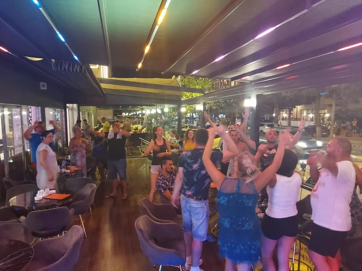 קוסדסי Roxx Royal Hotel